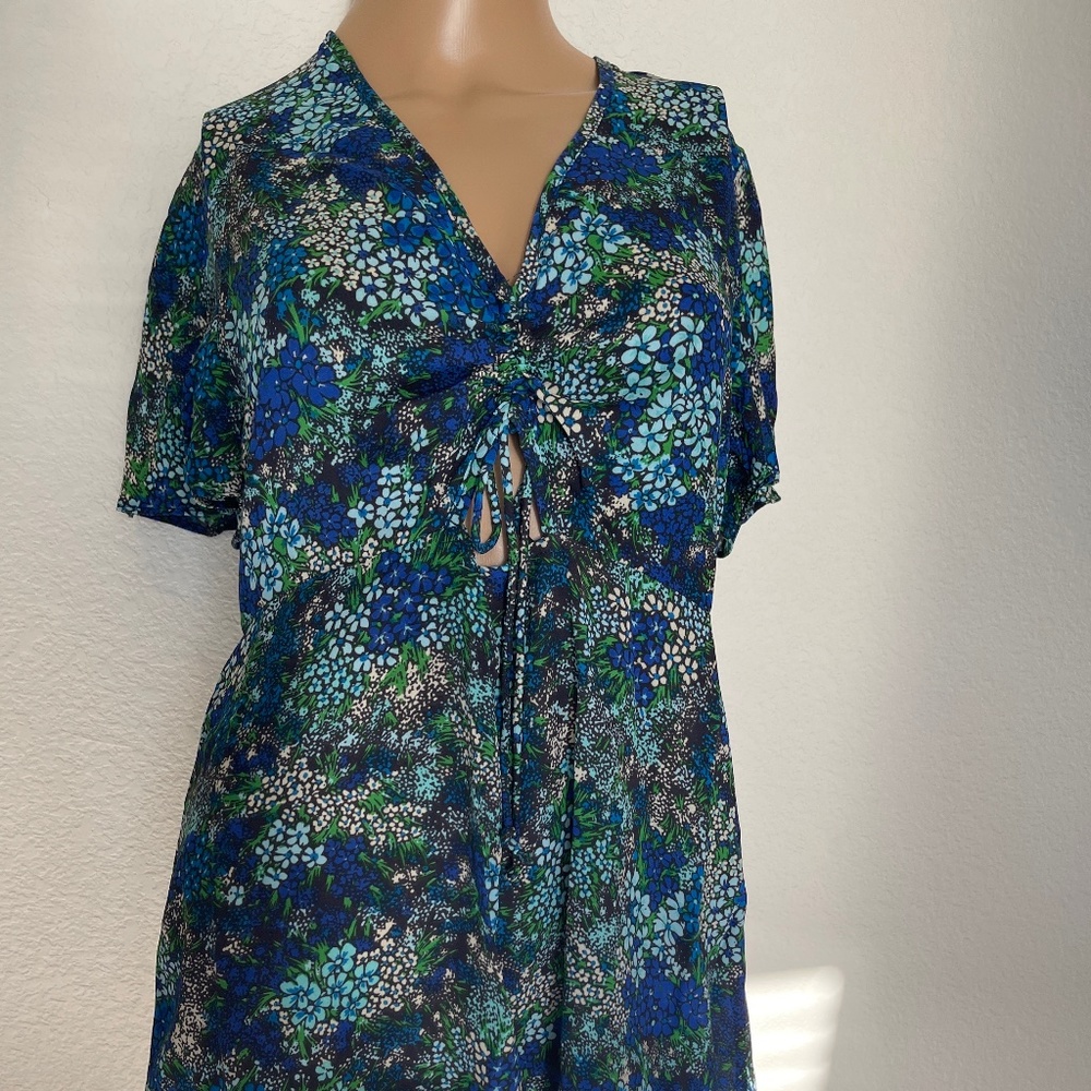 Brand new floral romper size M